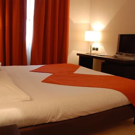 Hotel Metropolis Реджонель-Эмилия Экстерьер фото