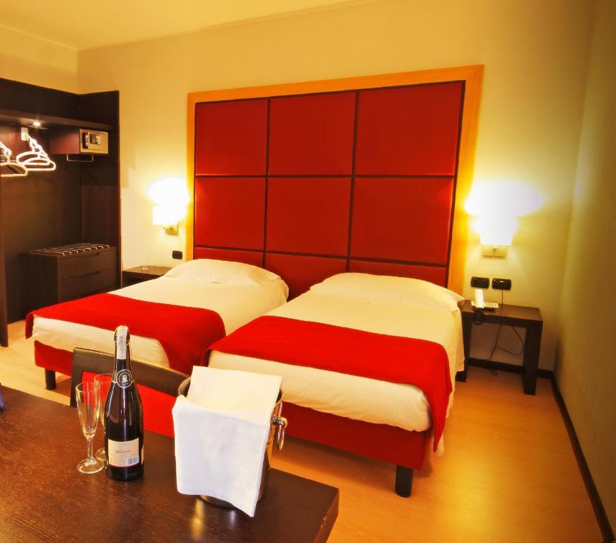 Hotel Metropolis Реджонель-Эмилия Экстерьер фото